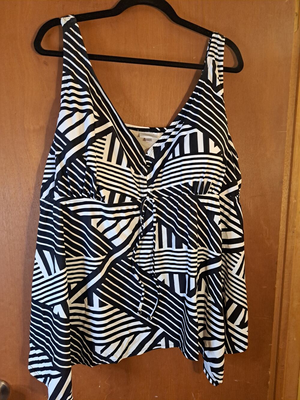 Women's Plus Avenue Swim Top Black and White Sz 28W